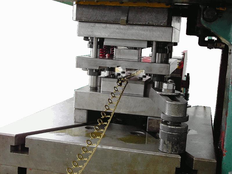 Cómo se puede deformar un metal para su estampado