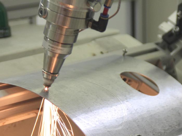 Paso a paso: corte por láser con máquina