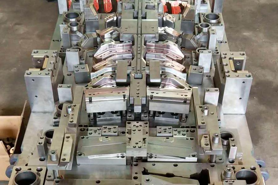 Tipos de estampado metálico industrial
